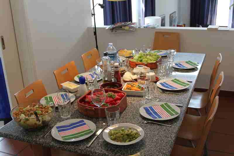 Esstisch im Apartment 2 des Ferienhauses Casa Cubo Carvoeiro Algarve