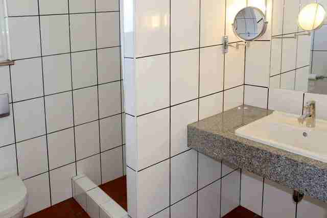 Bad studio 1 Preise_Precios_price_Ferienhaus_Ferienwohnung_studio_Zimmer_Carvoeiro_Algarve_Casa_Cubo_vacaciones_apartamento_Playa_habitacion_vacation_villa_room_bed_no_breakfast_wifi_WLAN free