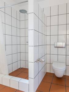 Dusche und WC Ferienhaus Carvoeiro Algarve Asseos