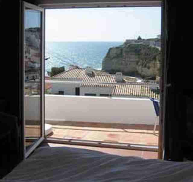 Blick �ber das Bett auf das Meer -Seaview im Schlaf